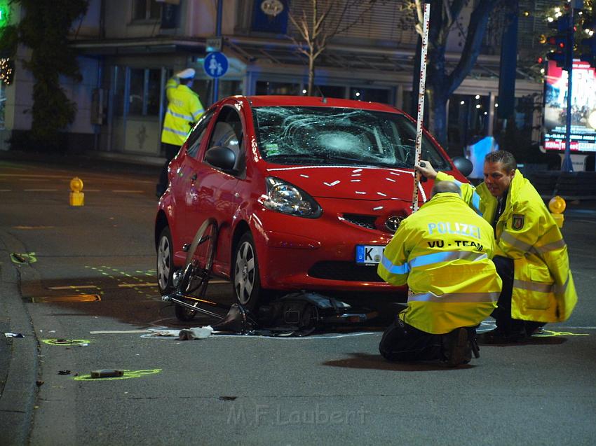 VU Rad gegen PKW Koeln Rath Roesratherstr Eilerstr P23.JPG
